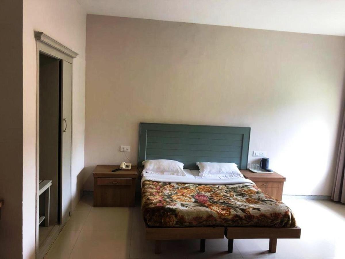 Hotel Preethi Palace Ooty Esterno foto