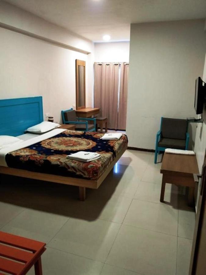 Hotel Preethi Palace Ooty Esterno foto