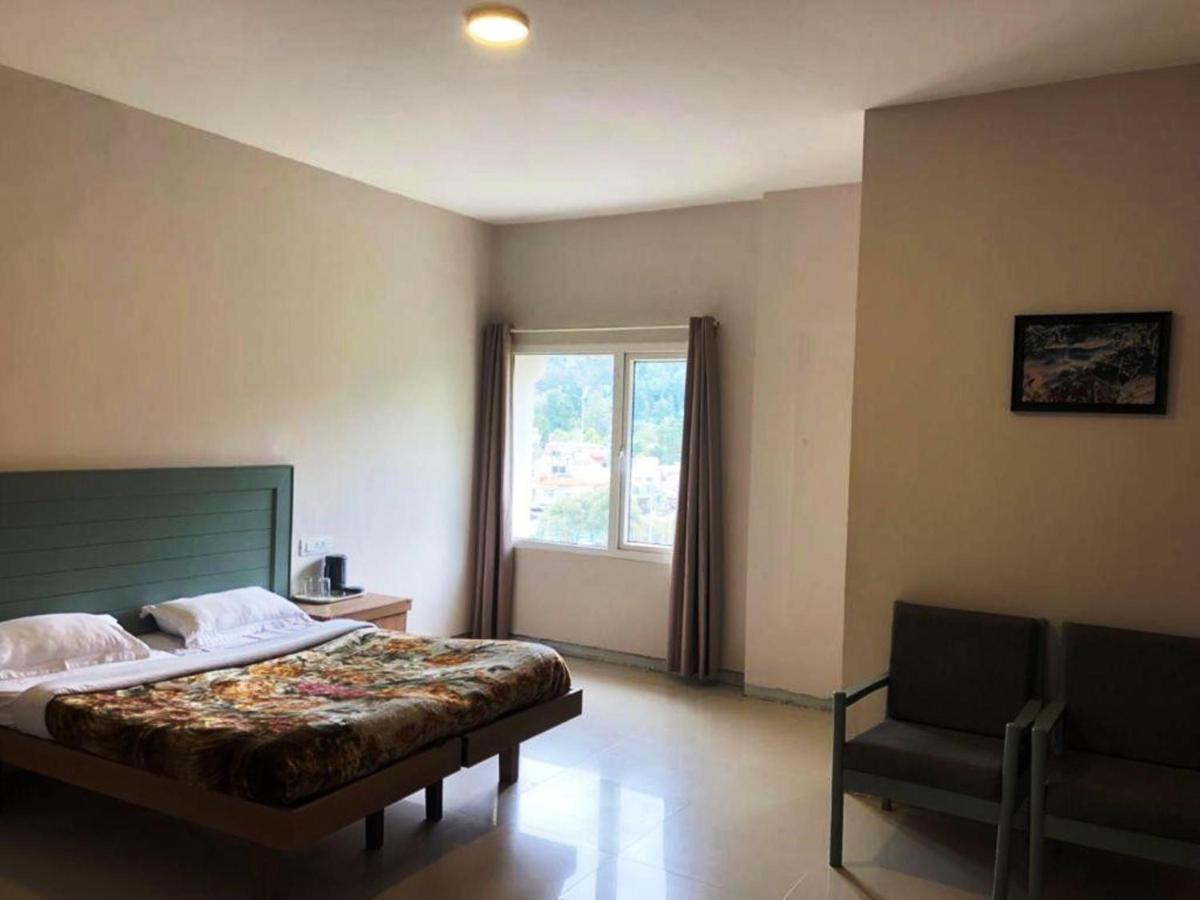 Hotel Preethi Palace Ooty Esterno foto