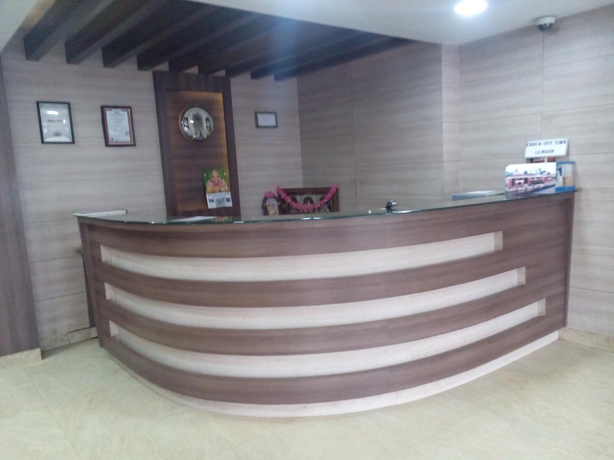 Hotel Preethi Palace Ooty Esterno foto