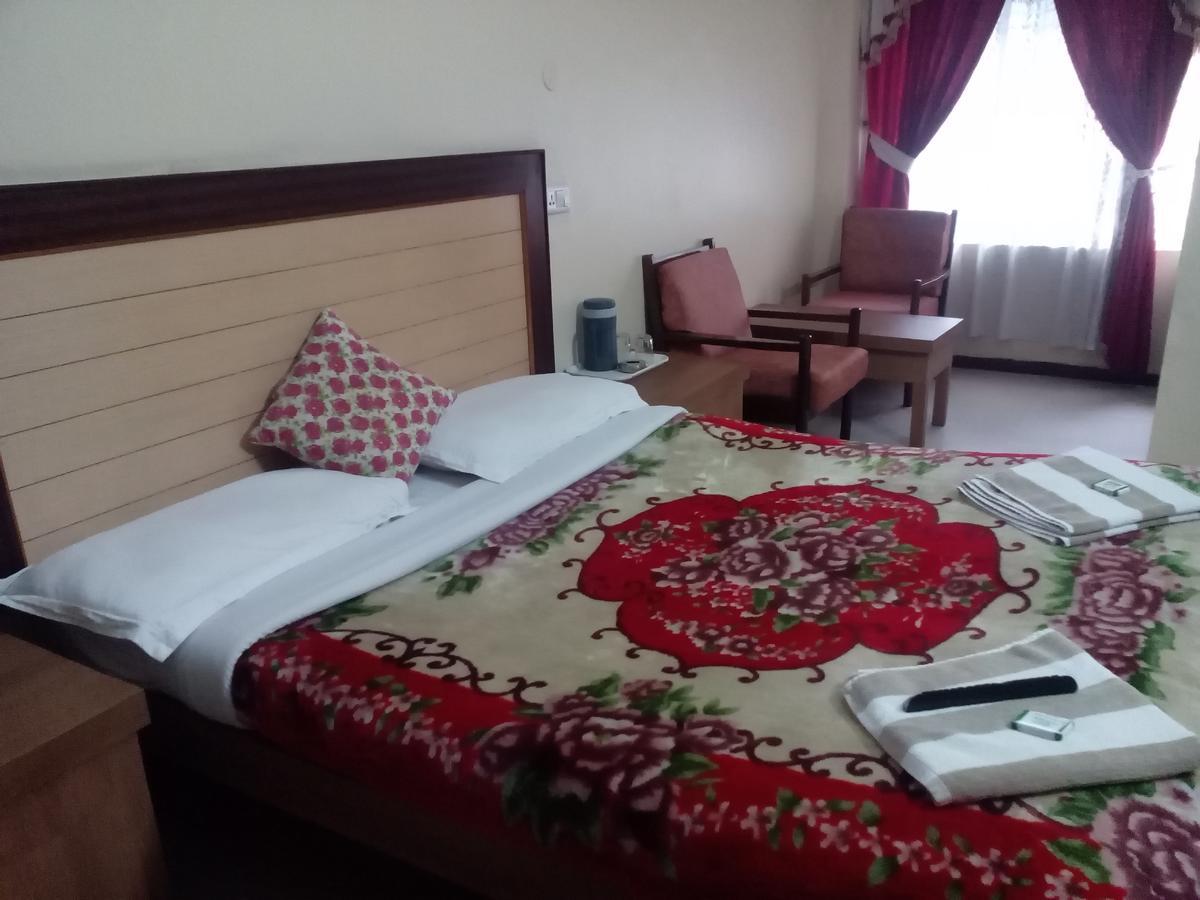 Hotel Preethi Palace Ooty Esterno foto