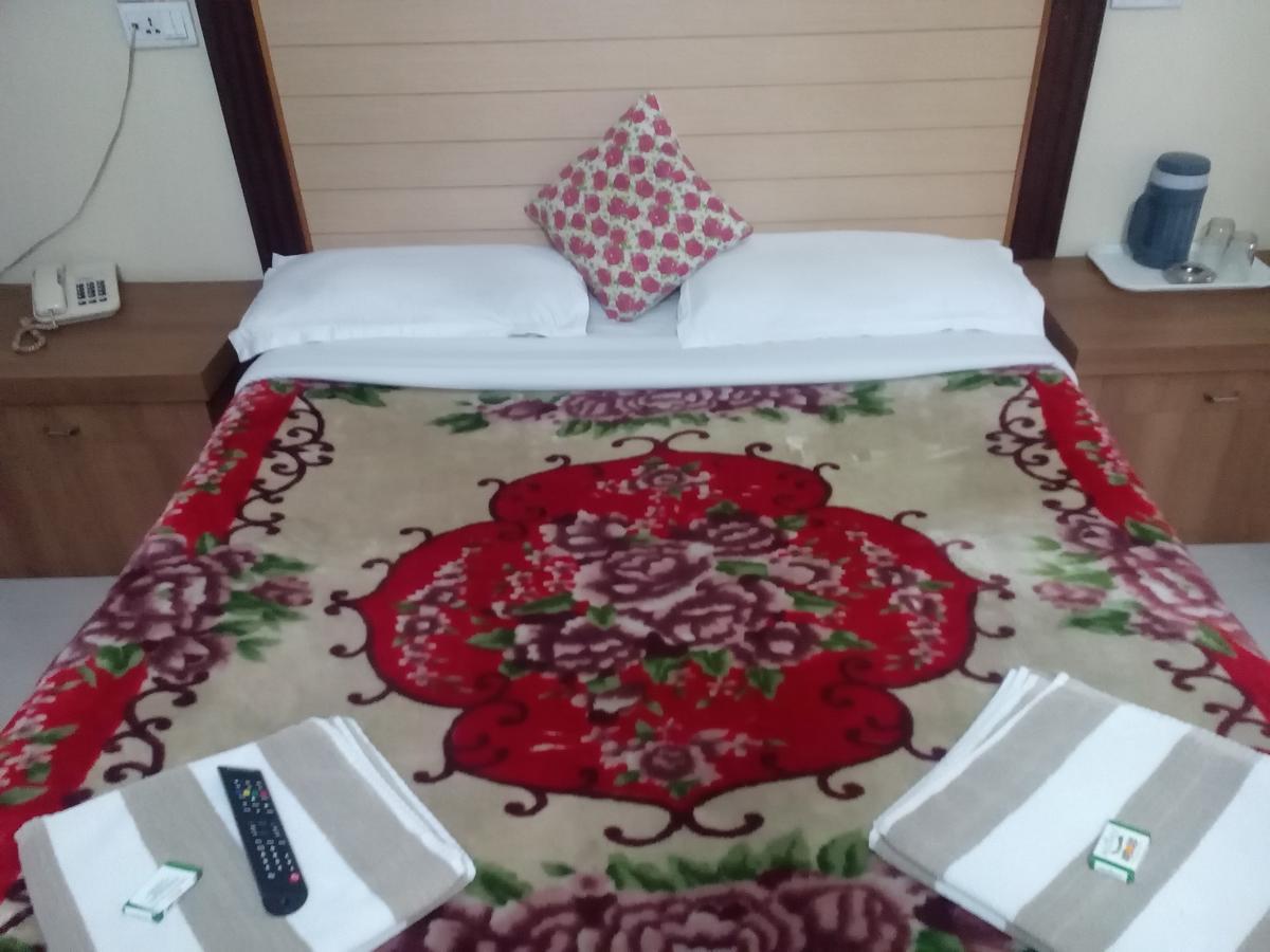 Hotel Preethi Palace Ooty Esterno foto