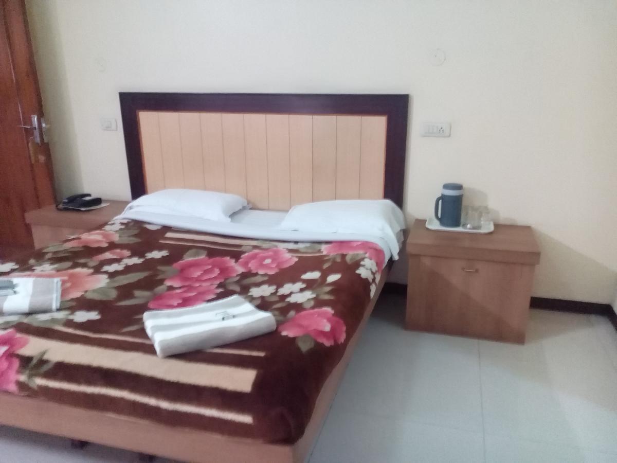 Hotel Preethi Palace Ooty Esterno foto