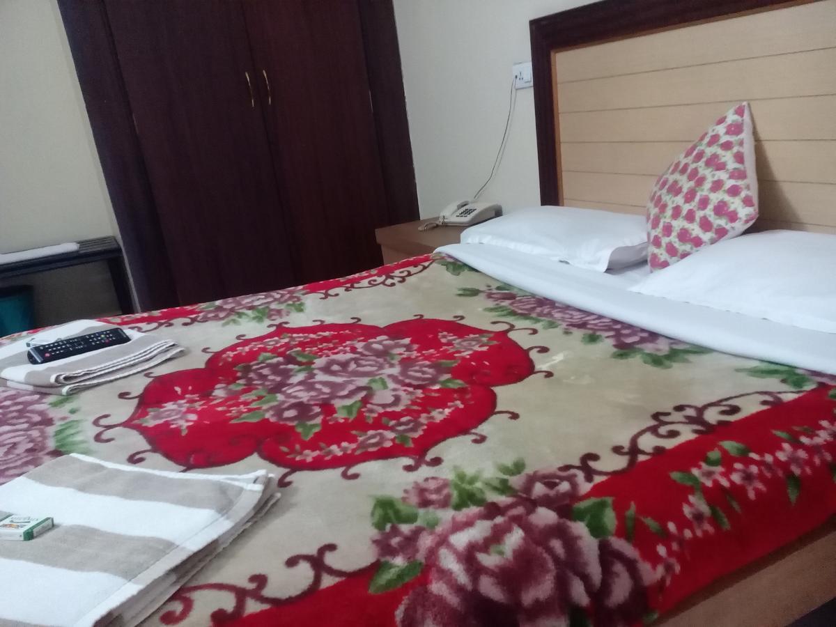Hotel Preethi Palace Ooty Esterno foto